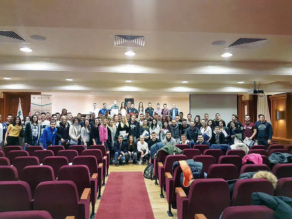 Zajednička fotografija učesnika SportKonfa u konferencijskoj sali